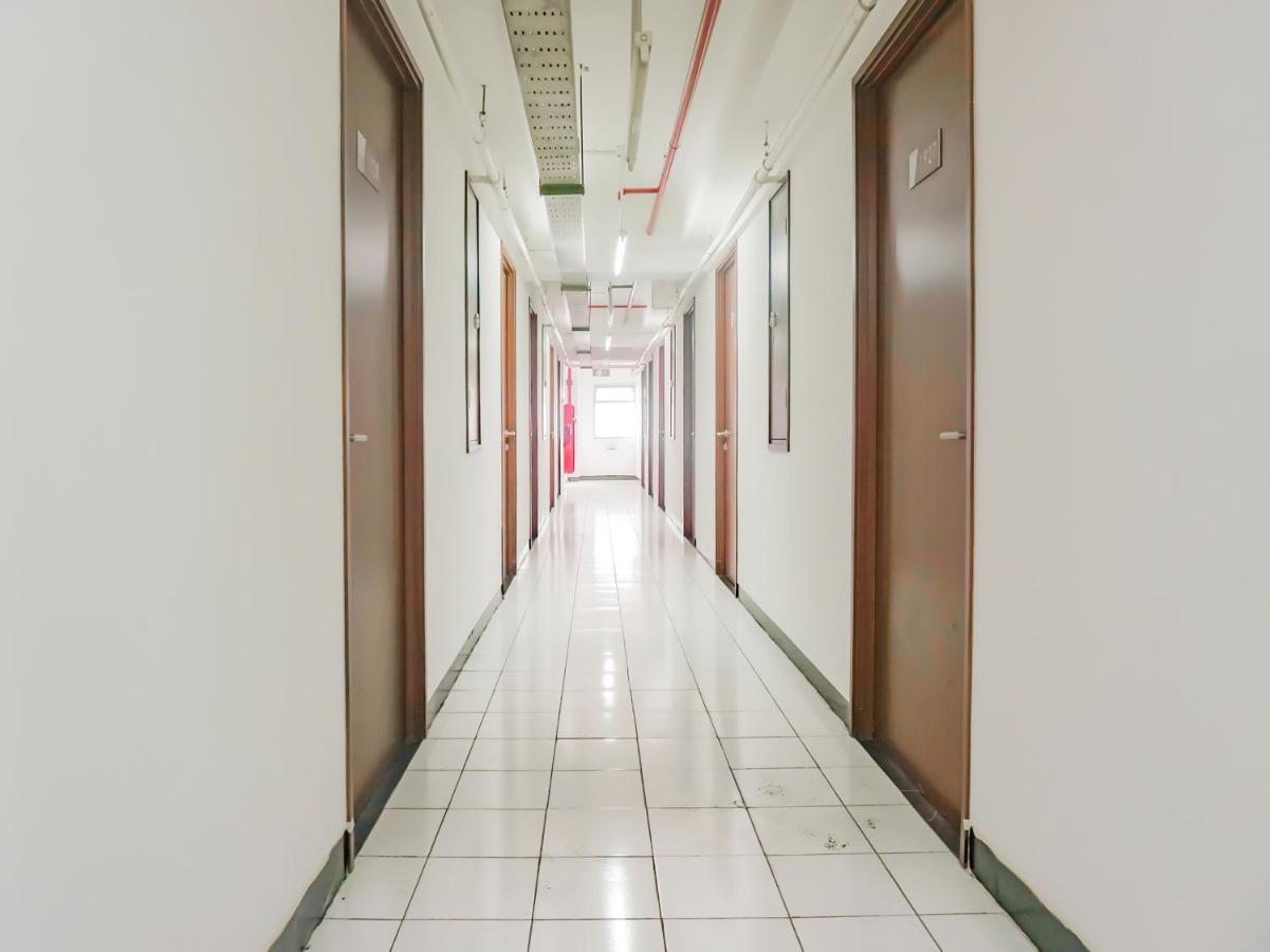 Oyo 90241 Sirooms Apartmen Gunung Putri Bogor Eksteriør bilde